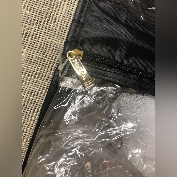 TRAVEL COSMETIC/TOILETRY BAG WITH HANGER - Picture 5 of 9